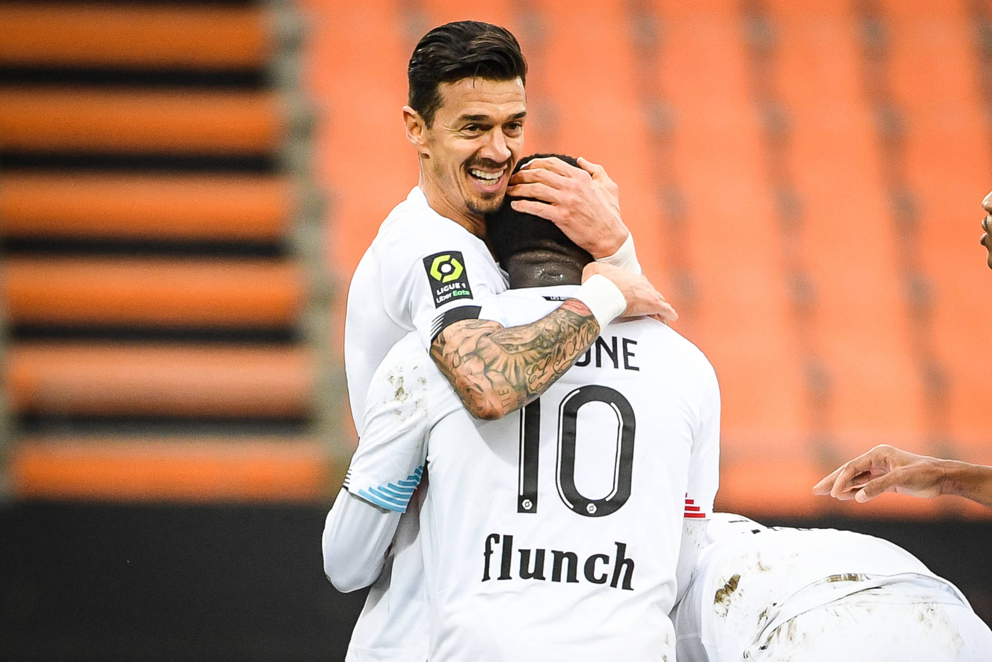 jiuyou-重返赛场引爆全场！，莎拉波娃意外战胜巴黎圣日耳曼再创辉煌时刻的简单介绍