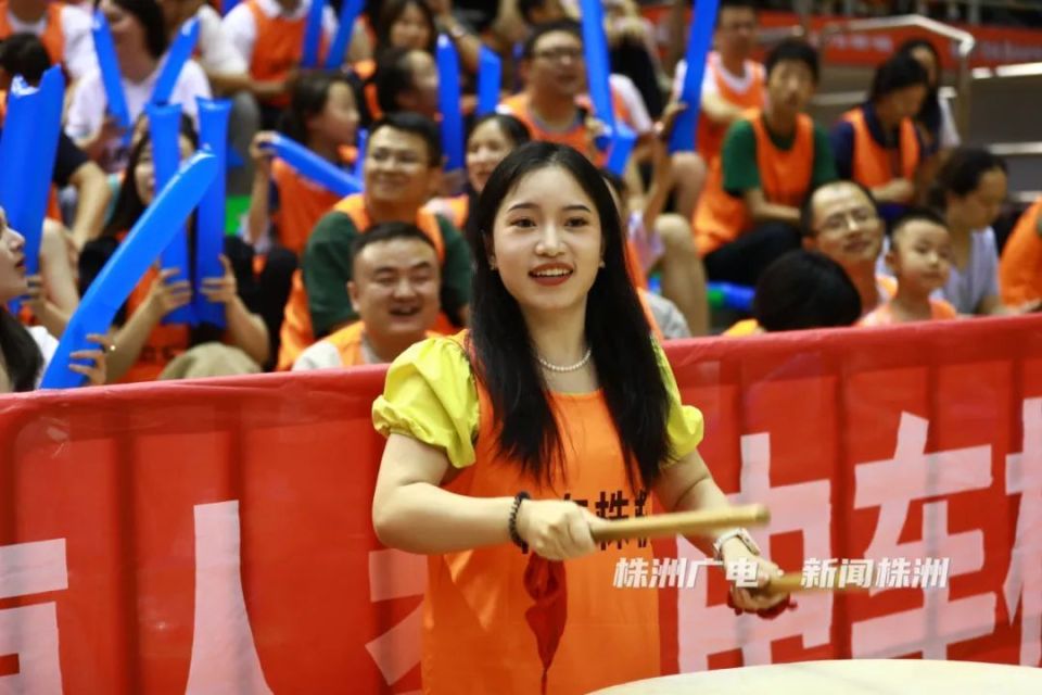 J9九游会-加拿大队观众热烈欢呼！，德罗巴迎来二十赛季出色发挥观众掌声雷动的简单介绍